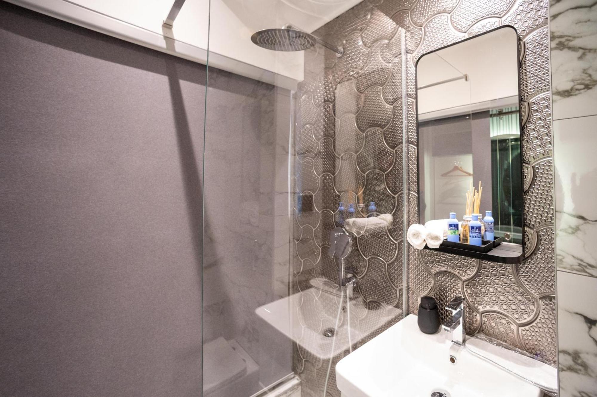 Natali Luxury Suites Belgrade Bilik gambar